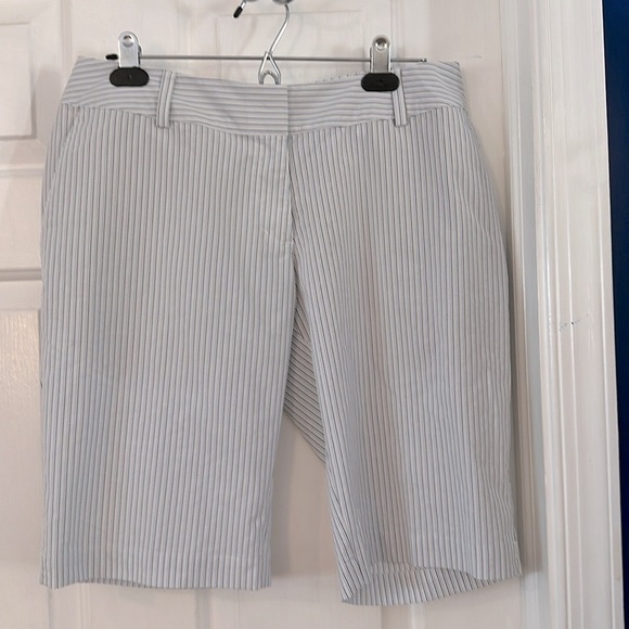 Women’s Adidas Climalite Striped Polyester & Spandex Athletic Golf Shorts Sz 10 - Picture 2 of 8